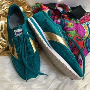 Retro Brooks Teal Running Sneakers. Six 10